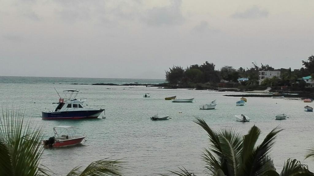 Готель La Francaise Pereybere Beach Екстер'єр фото