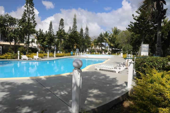 Готель La Francaise Pereybere Beach Екстер'єр фото