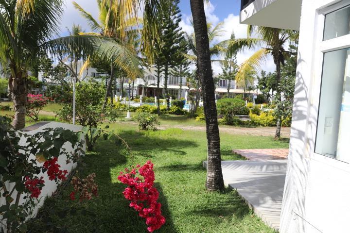 Готель La Francaise Pereybere Beach Екстер'єр фото