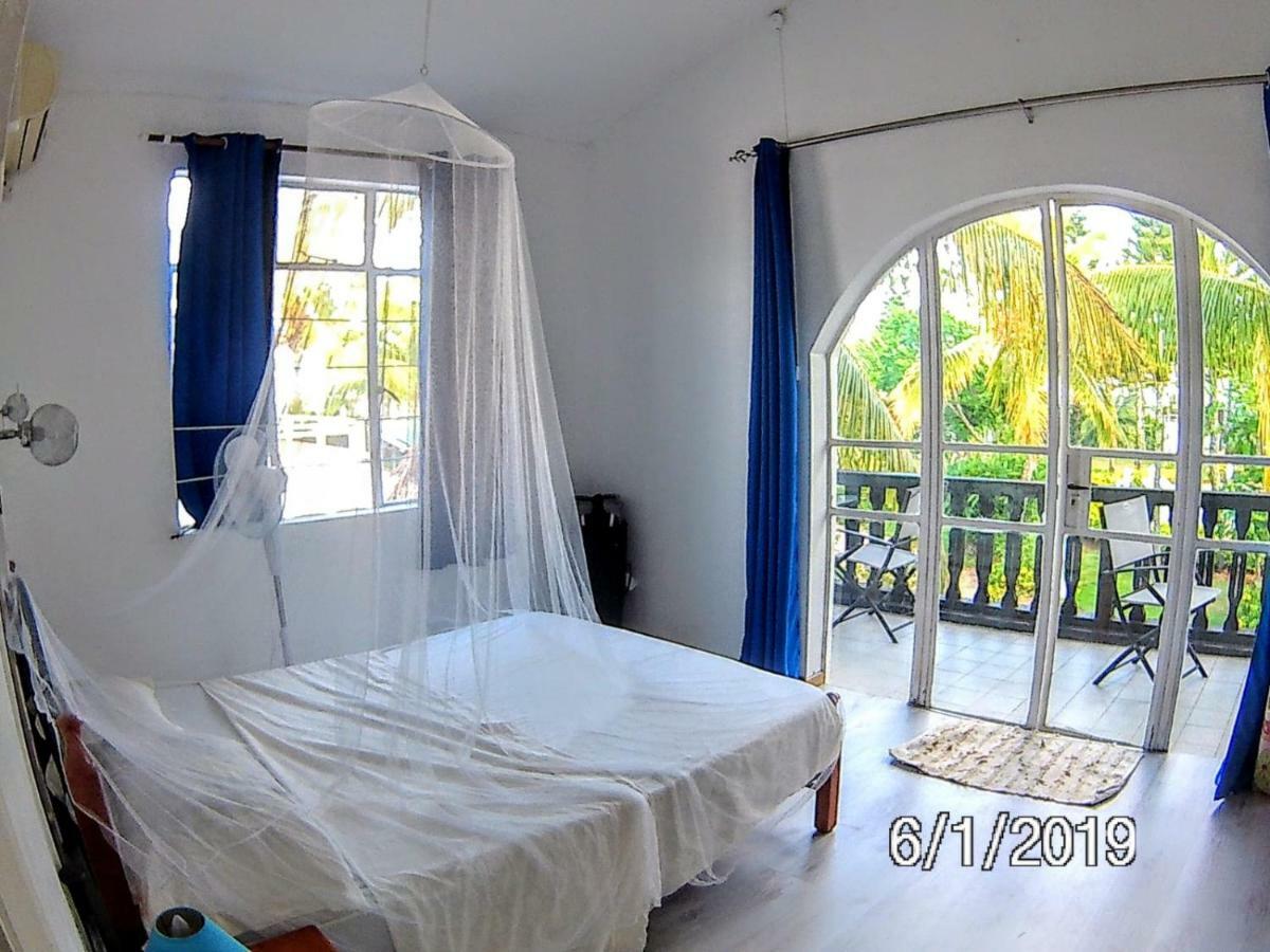 Готель La Francaise Pereybere Beach Екстер'єр фото