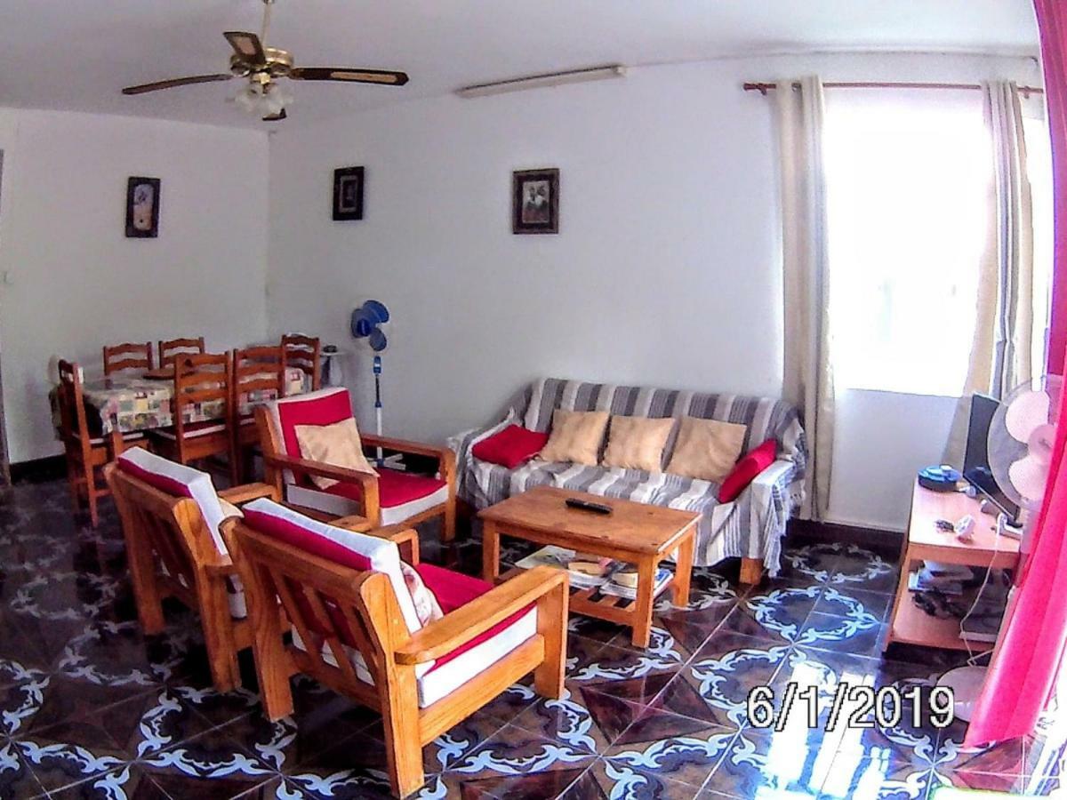 Готель La Francaise Pereybere Beach Екстер'єр фото